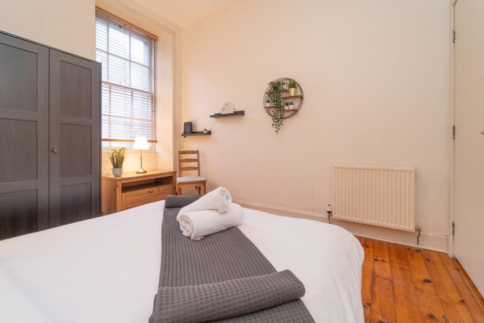Large City Corner Apartment Apartment in Edinburgh