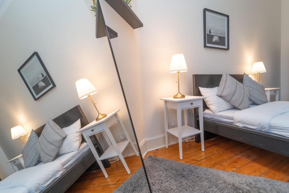 Large City Corner Apartment Apartment in Edinburgh