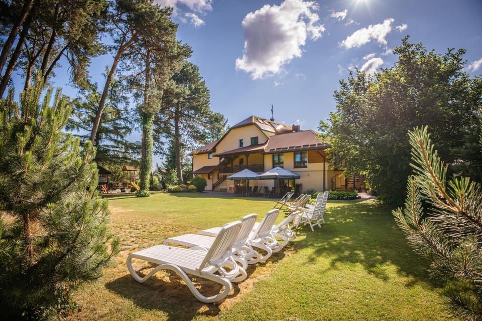 Property building, Spring, Garden, Garden, sunbed