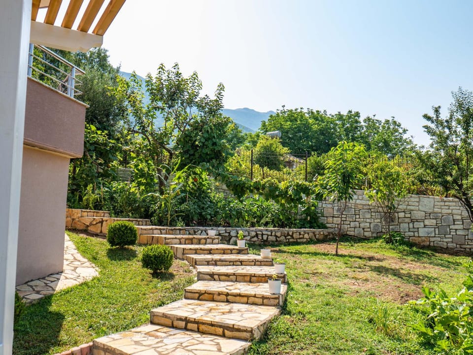 NYC Modern & Spacious Apartament 5 min from seaside Apartment in Vlorë County, Albania