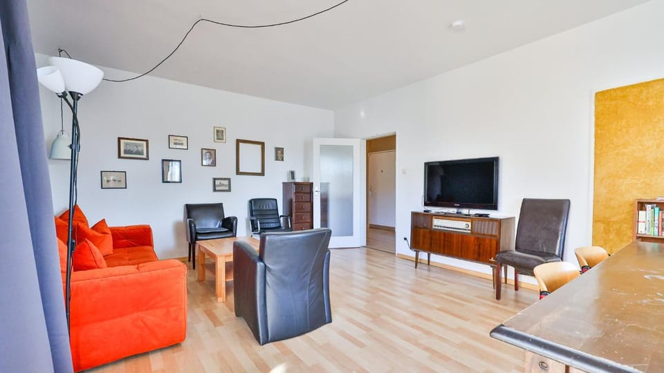 Communal lounge/ TV room, TV and multimedia, Living room, Seating area