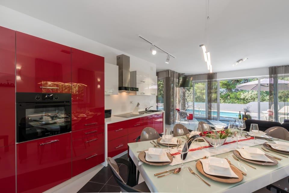 Modern villa Jura with pool near the beach, extra pool heating available Villa in Medulin