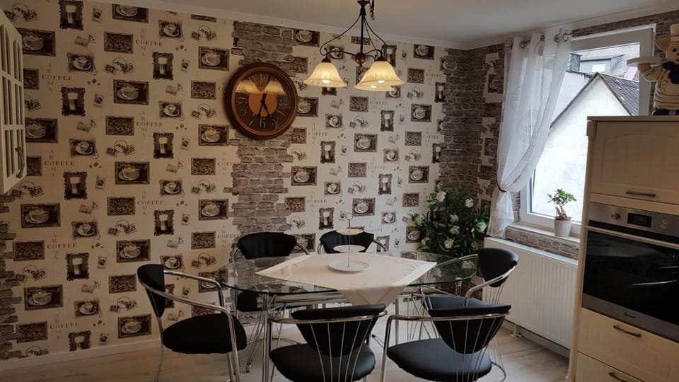 Photo of the whole room, Dining area