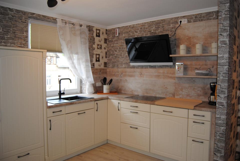 Kitchen or kitchenette, Decorative detail, Street view