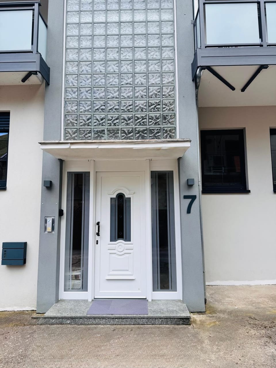 Facade/entrance