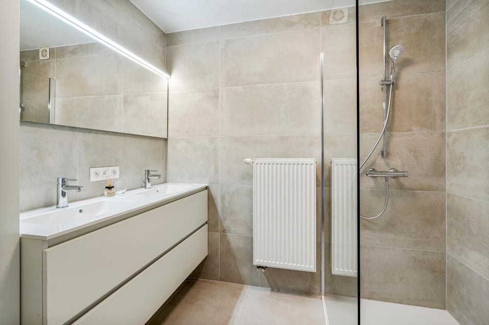 Shower, Bathroom, internet