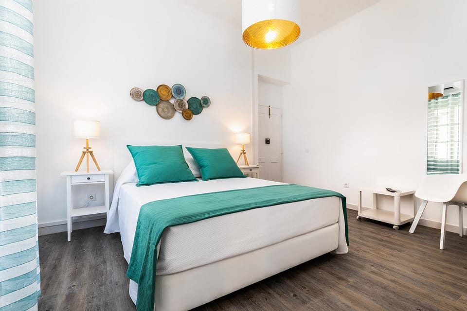 TV and multimedia, Photo of the whole room, Bedroom