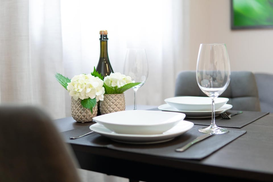 Seating area, Dining area