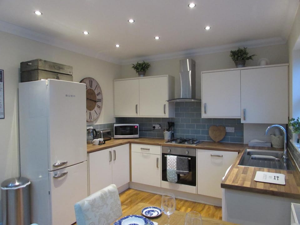 Kitchen or kitchenette, dishwasher, minibar, pet friendly, stove, toaster