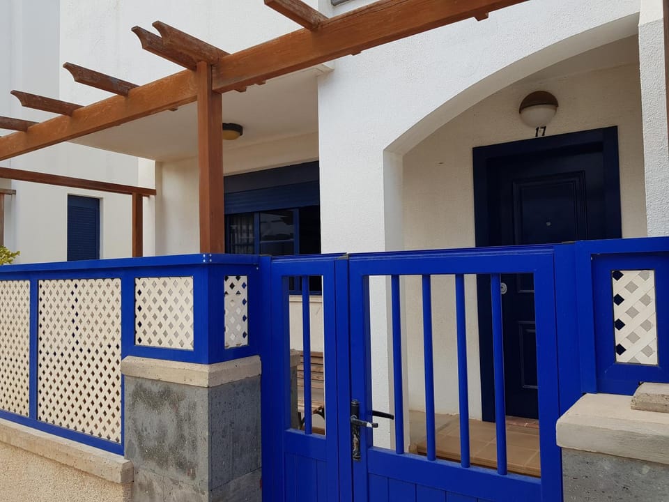 Facade/entrance, Balcony/Terrace
