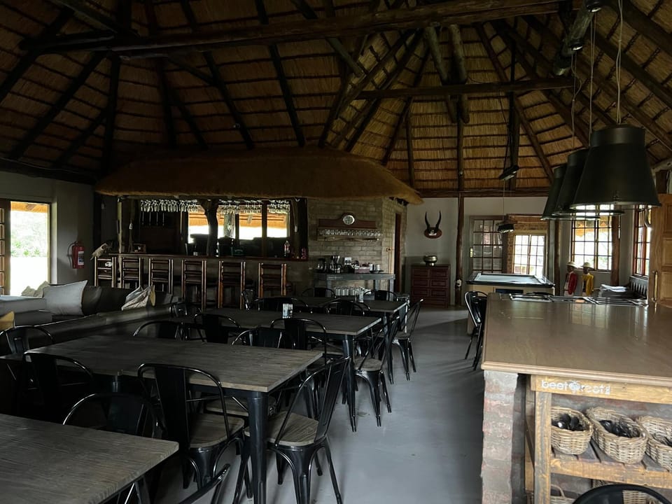 Lounge or bar, Breakfast