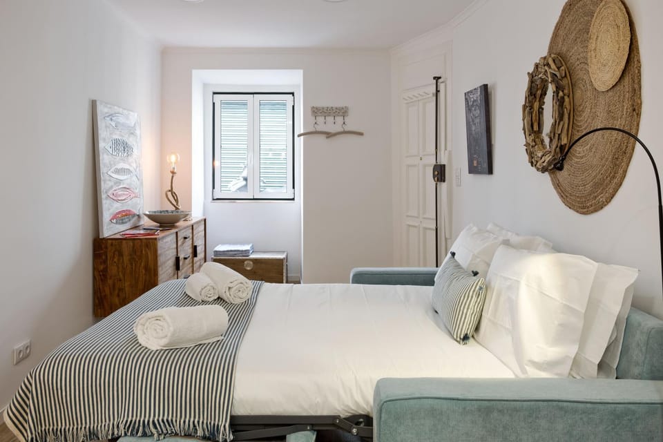 Bed, Living room, Photo of the whole room