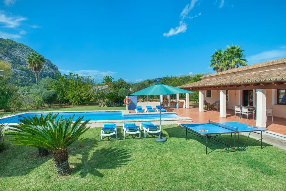 Property building, Garden, Swimming pool