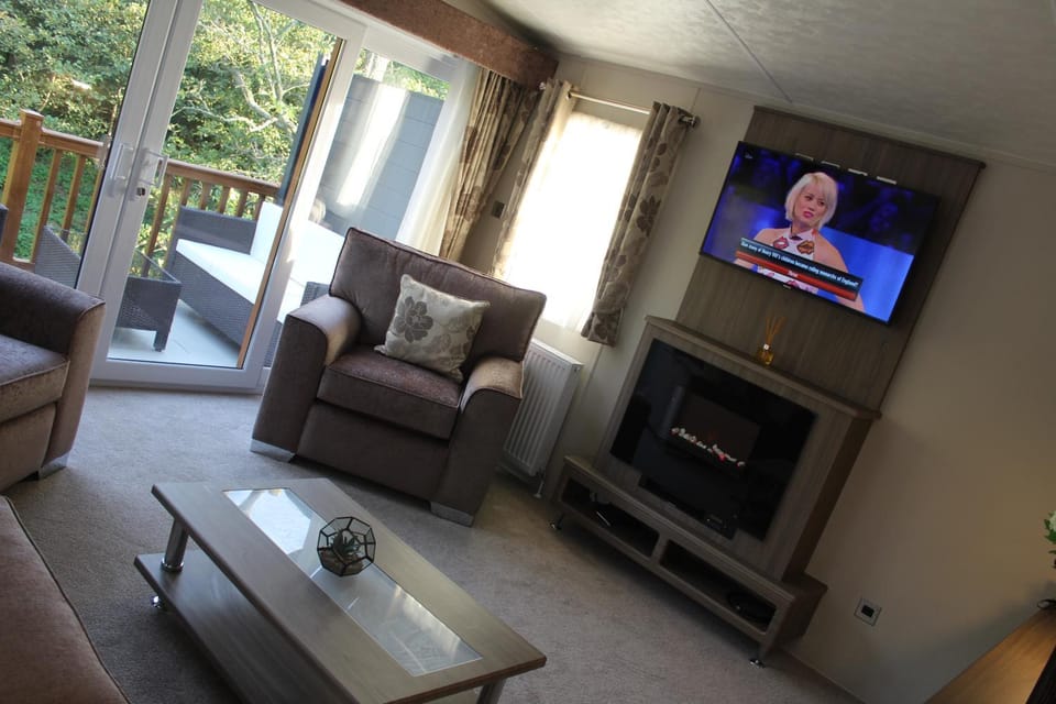 Communal lounge/ TV room, TV and multimedia, Living room, Seating area