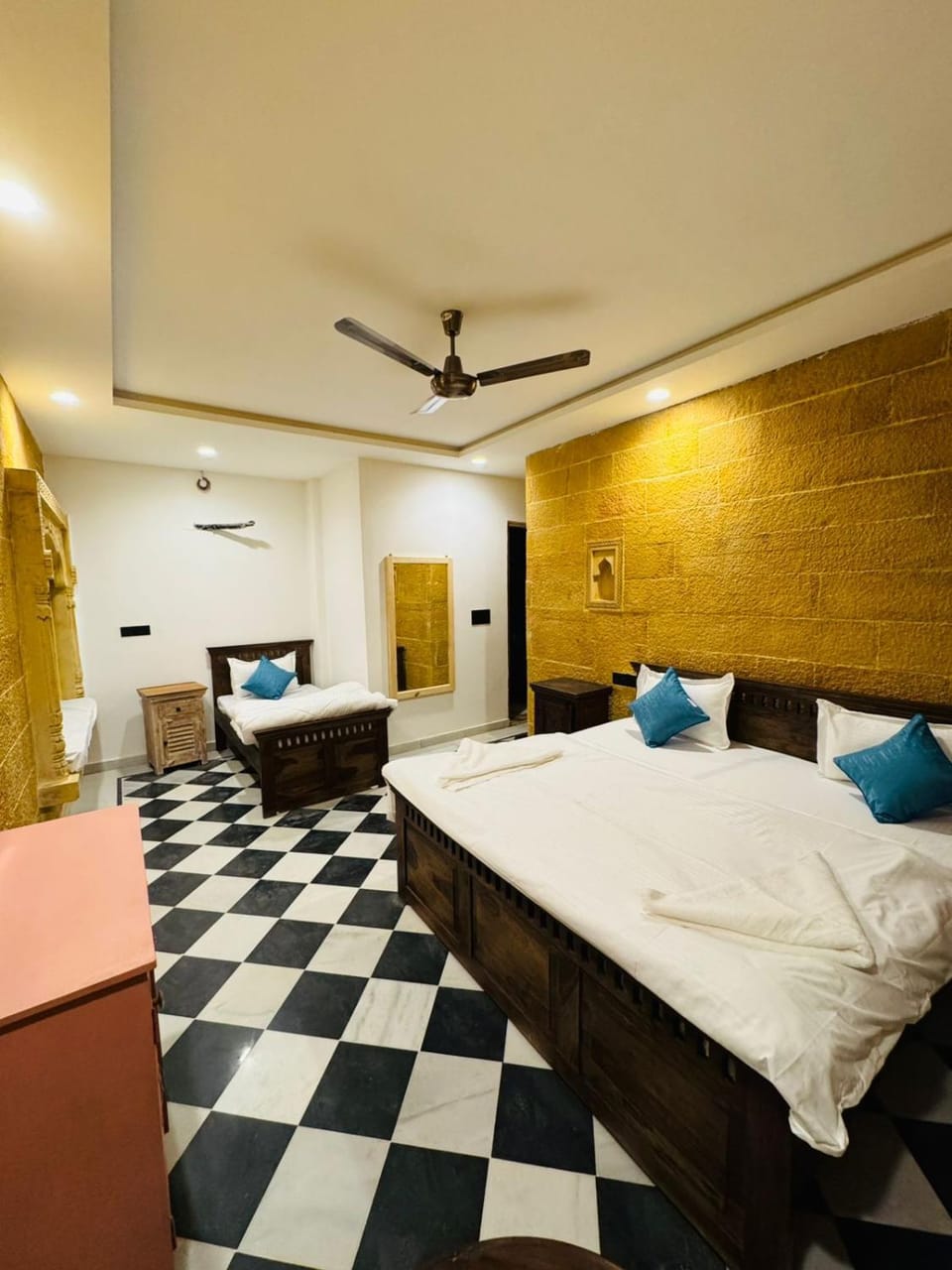 Bed, TV and multimedia, Photo of the whole room, Bedroom