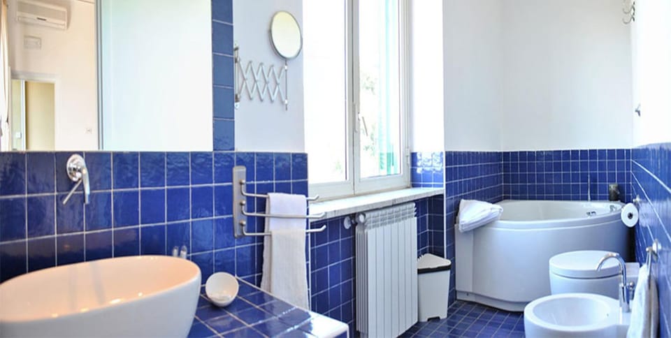 Bathroom, Photo of the whole room