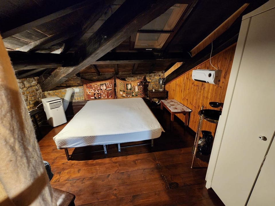 Bed, TV and multimedia, Photo of the whole room, Bedroom, heating, heating, locker, air conditioner, air conditioner