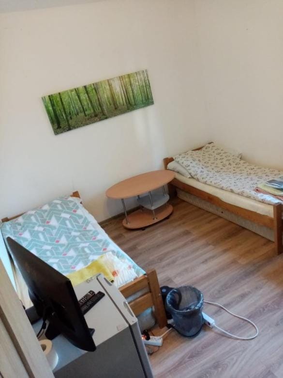Bed, TV and multimedia, Bedroom