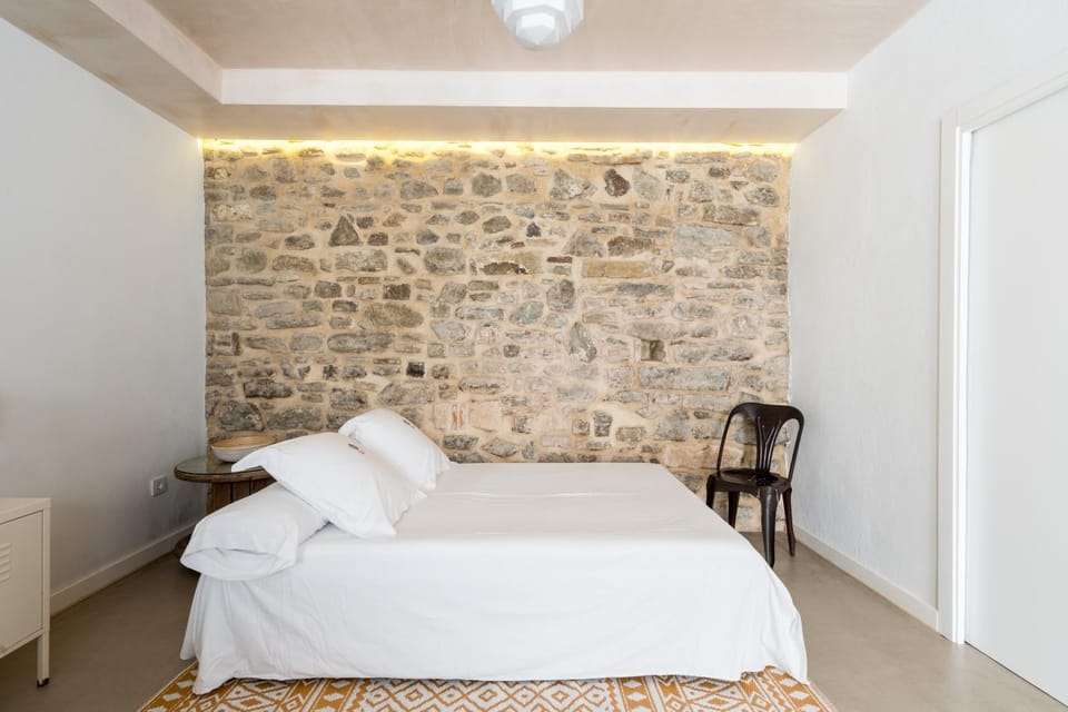 Bed, Living room, Photo of the whole room