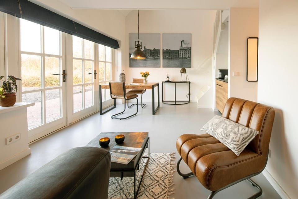Seating area, Dining area