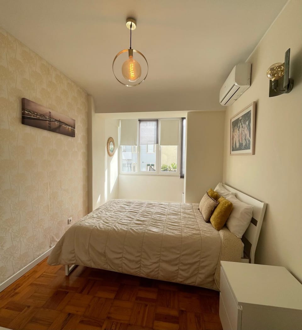 Bed, Bedroom, air conditioner