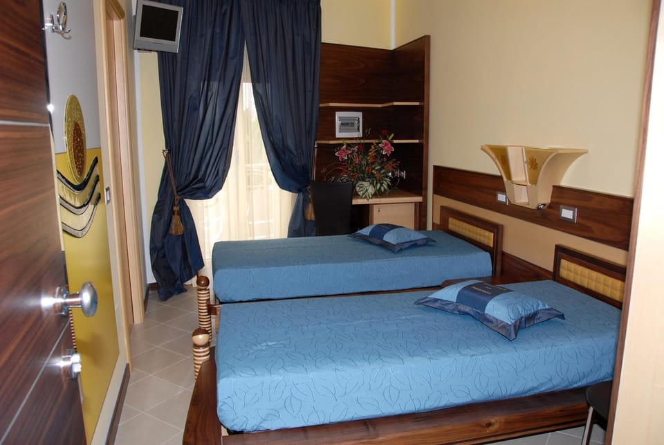 Day, Photo of the whole room