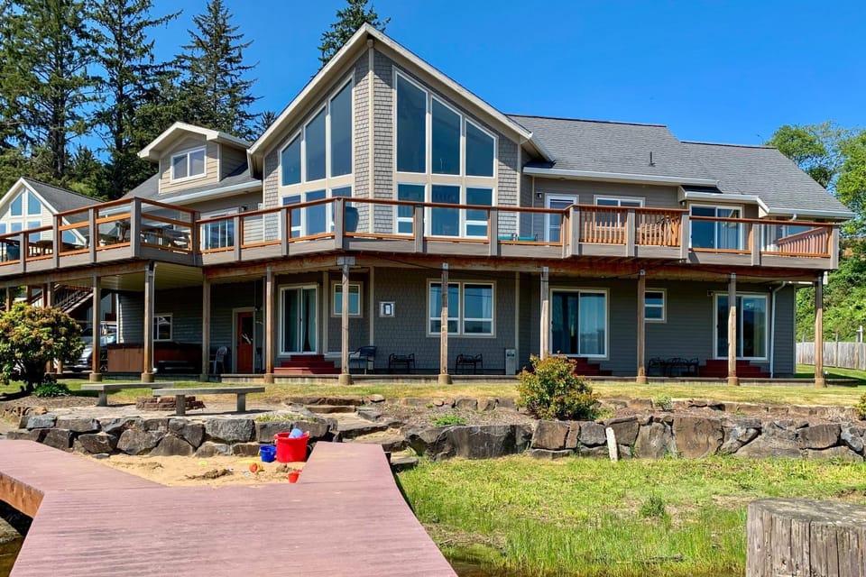 Lucy's Lagoon House in Devils Lake