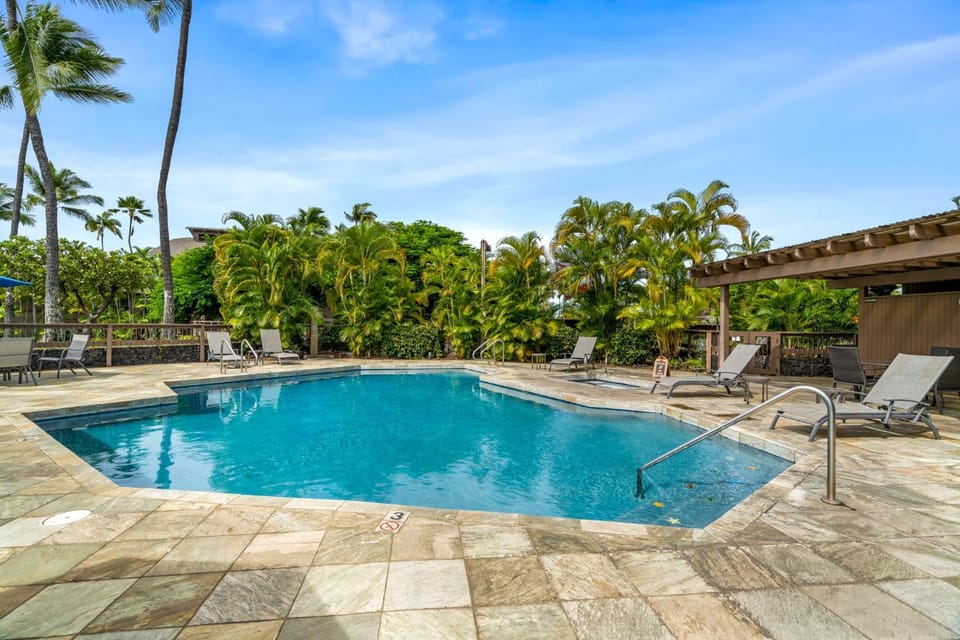 Day, Natural landscape, Garden, Seating area, Swimming pool