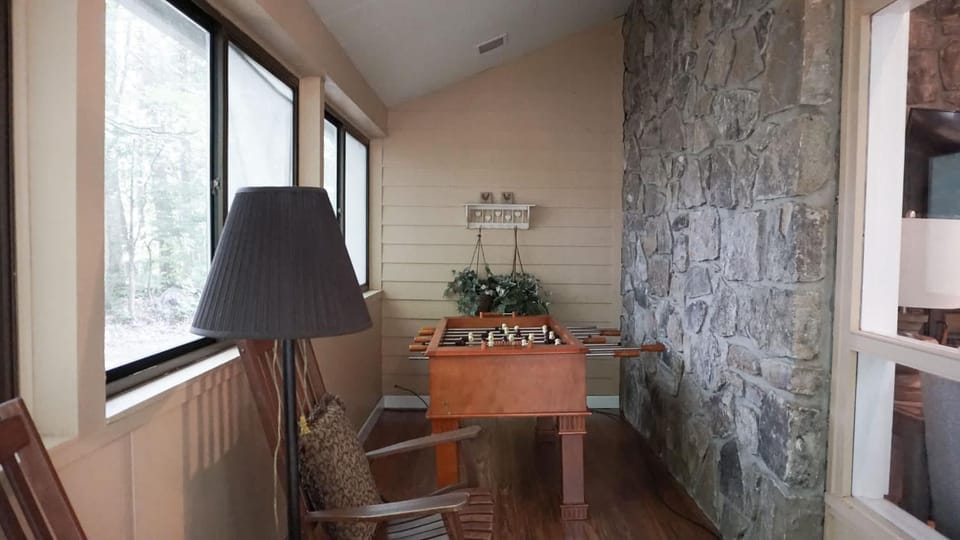 Game Room, Seating area