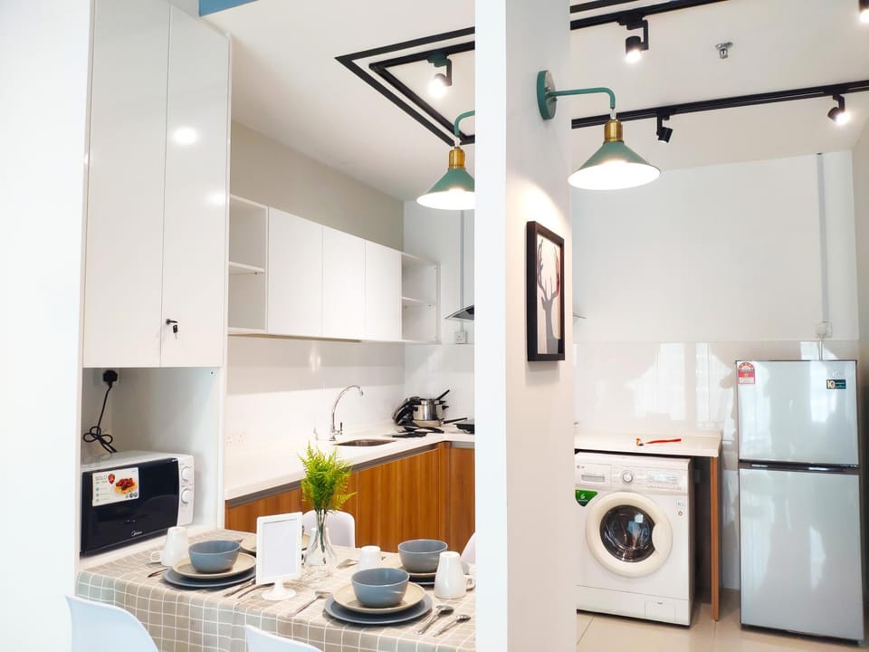Kitchen or kitchenette, minibar, washing machine