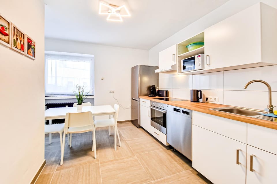 Kitchen or kitchenette, Dining area, dishwasher, minibar, pet friendly, stove