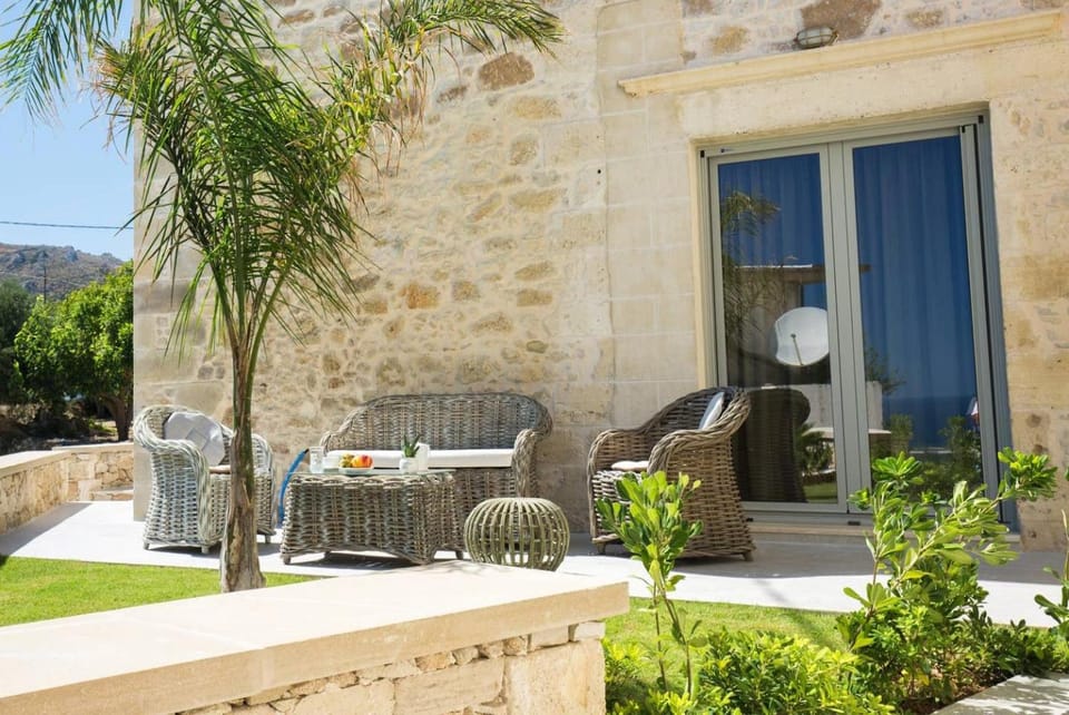 Patio, Garden, Living room