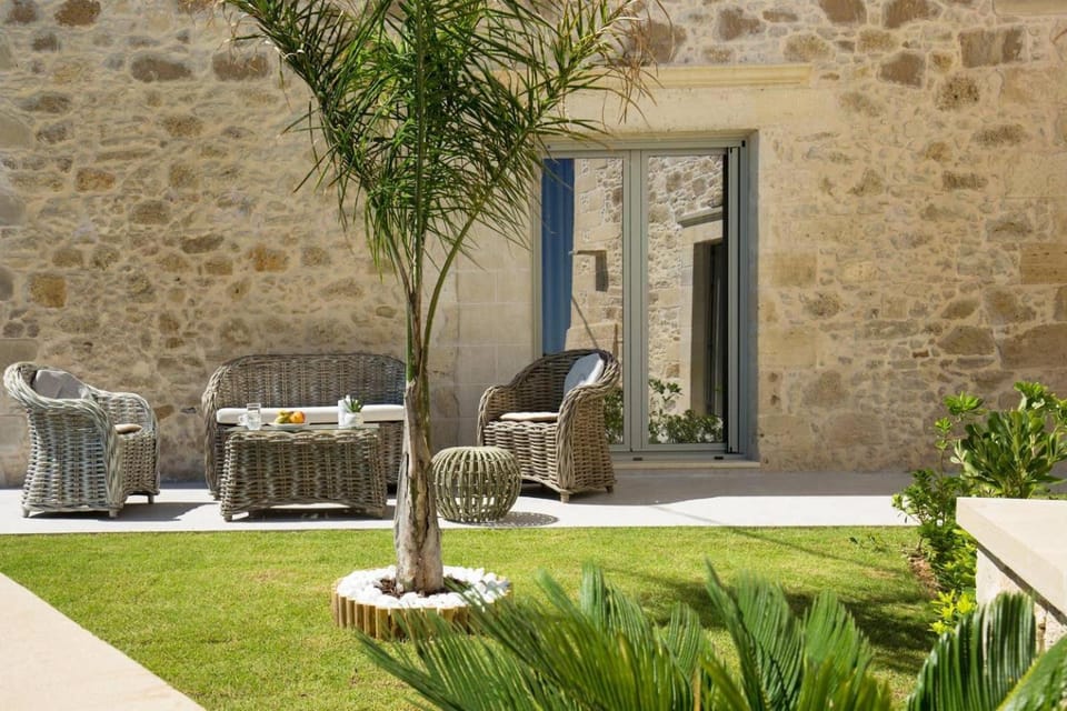 Patio, Facade/entrance, Garden