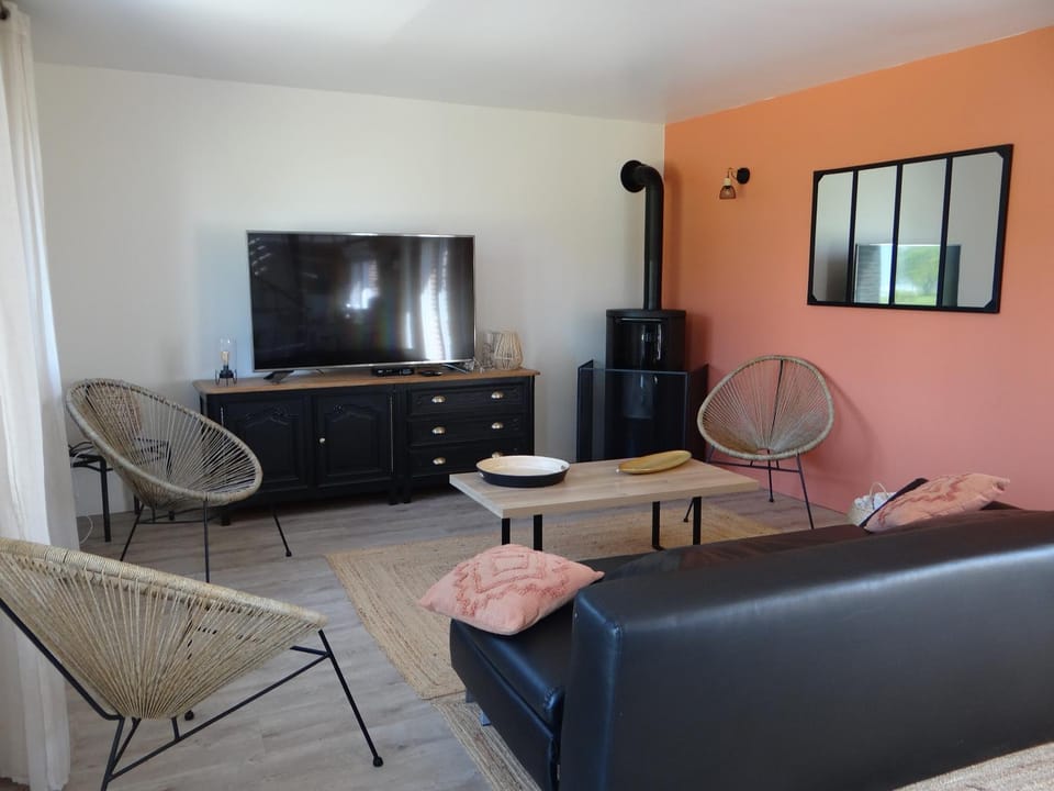 Communal lounge/ TV room, TV and multimedia, Living room, Seating area