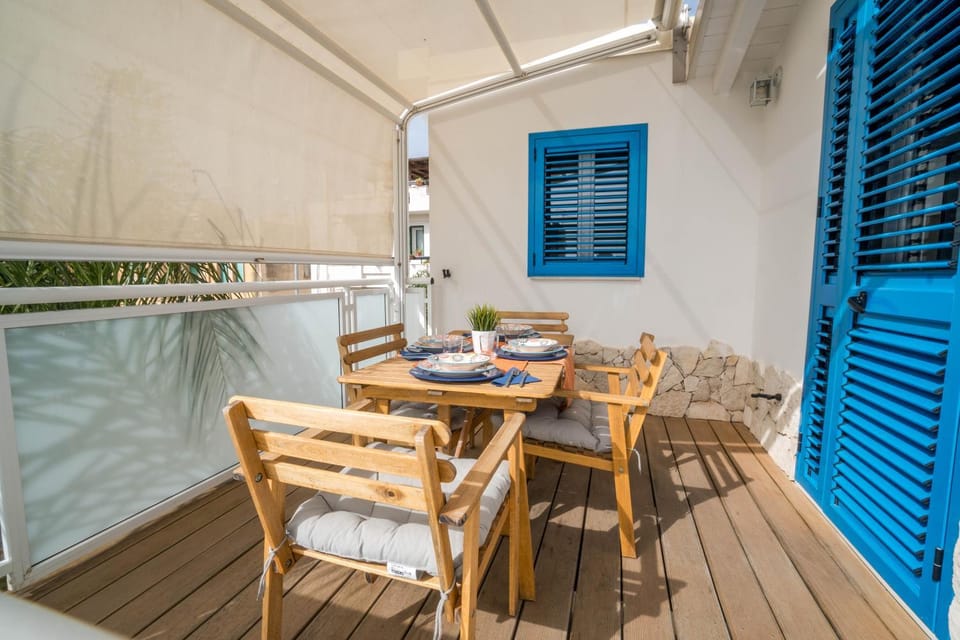 Facade/entrance, Dining area