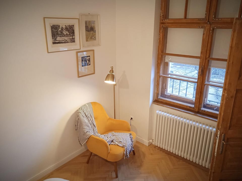 Seating area, Bedroom