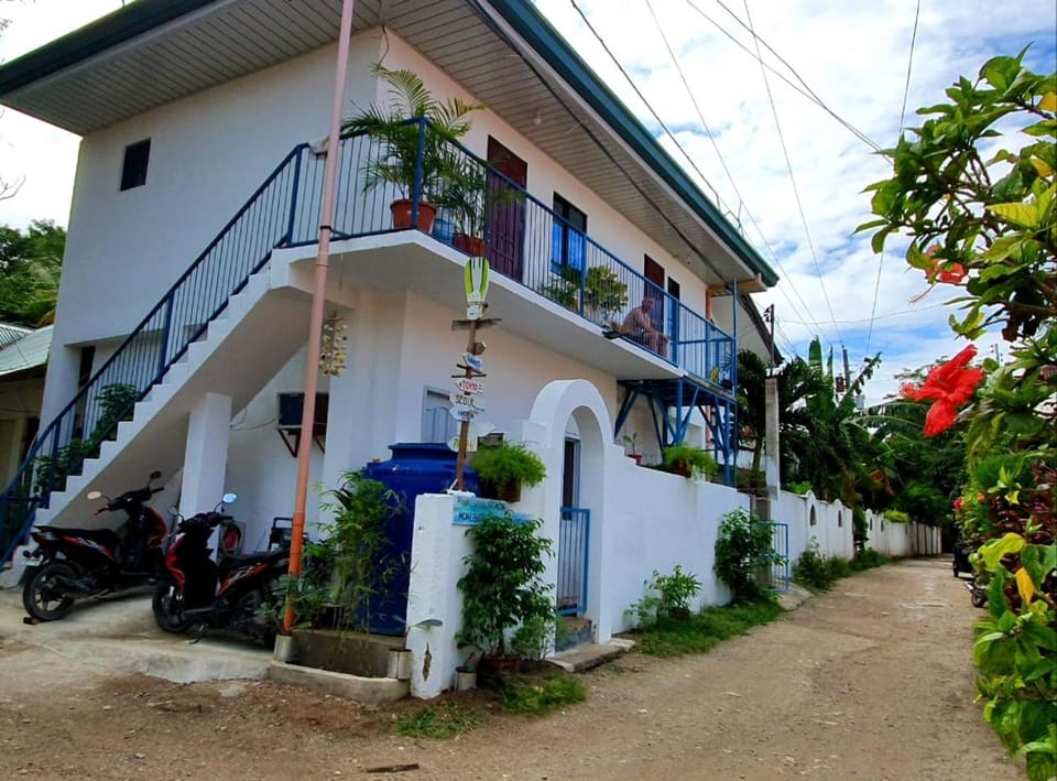 Property building, Neighbourhood, Balcony/Terrace, Street view