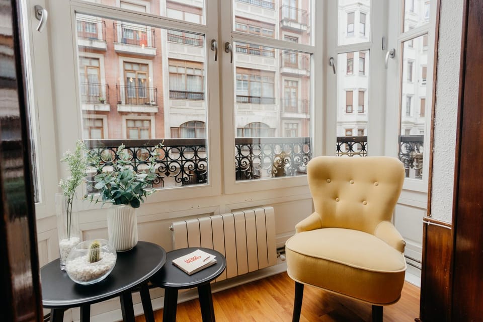 Living room, Street view
