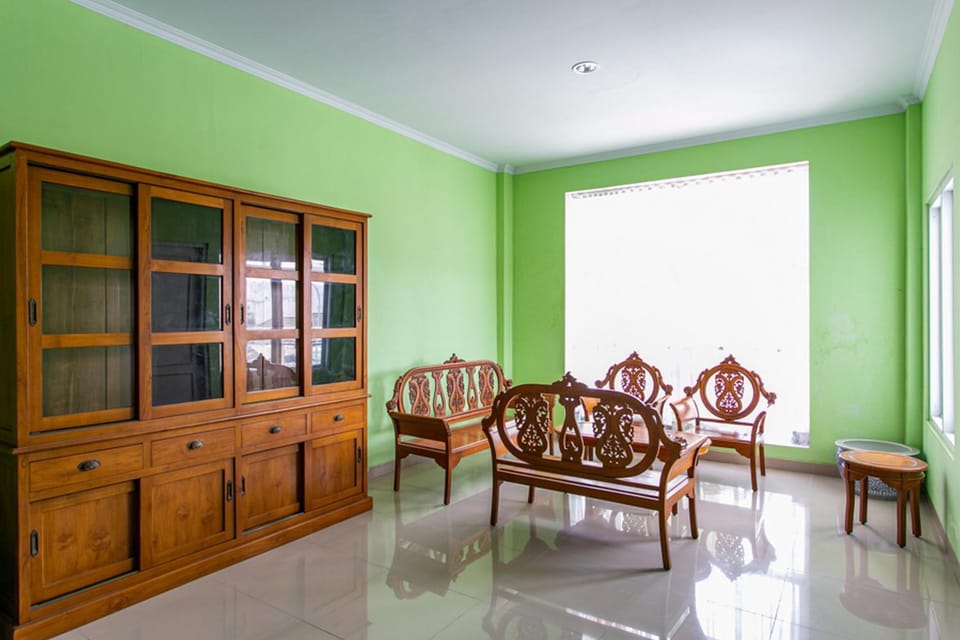 Seating area, Breakfast