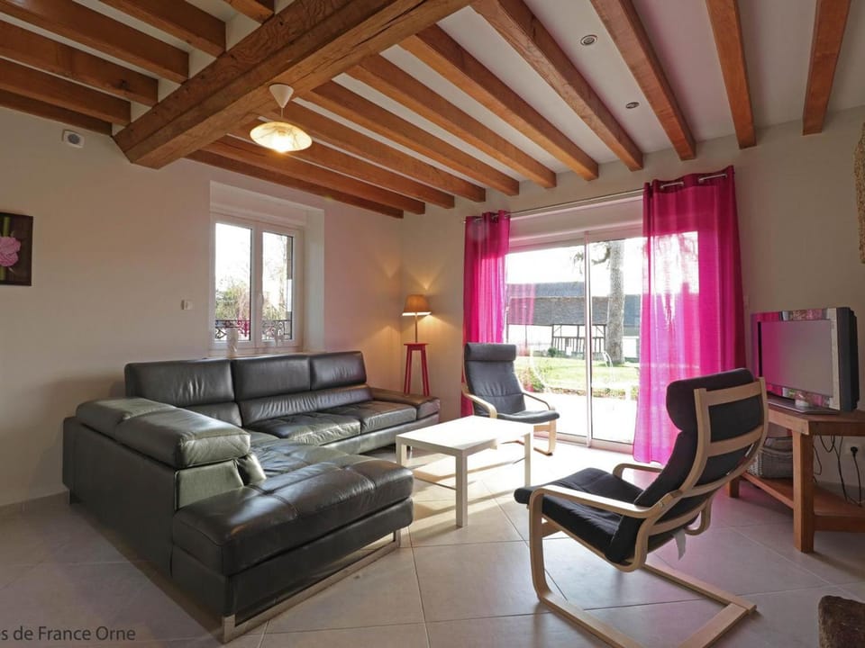 Maison spacieuse à St Denis de Villenette avec jardin clos - FR-1-497-115 House in Normandy
