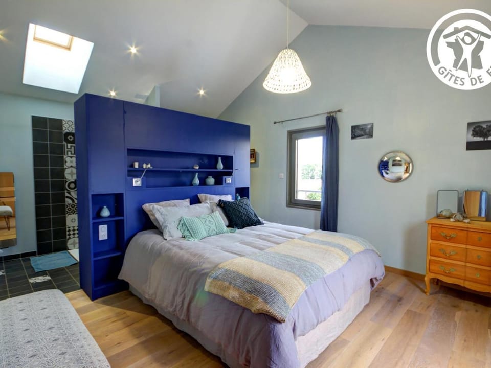 Gîte de Charme pour 6 pers, Jardin & Étang privé - FR-1-496-157 House in Auvergne-Rhône-Alpes