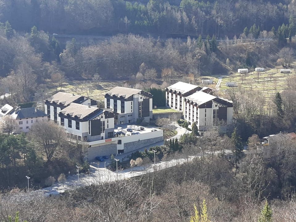Spacieux appartement 8 pers avec balcon et WIFI - FR-1-512-1 Apartment in Auvergne-Rhône-Alpes