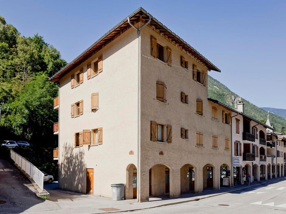 Appartement 2 Chambres avec Balcon et Wifi à Brides-les-Bains - FR-1-512-8 Apartment in Les Allues