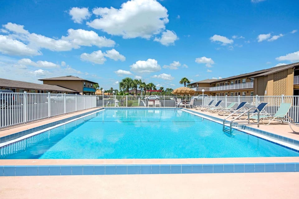 On site, Pool view, Swimming pool, Swimming pool