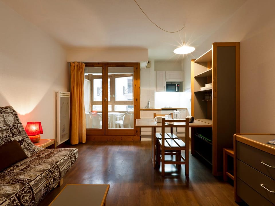 Studio 2* avec balcon, parking et wifi au centre de Brides-les-Bains - FR-1-512-14 Apartment in Les Allues