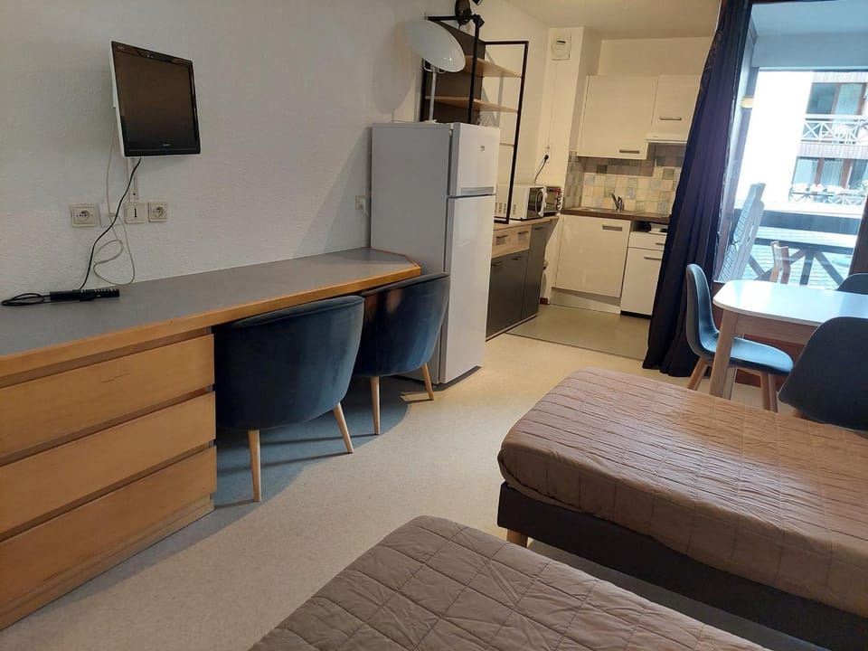 Studio calme avec balcon pour 4 personnes à Brides-les-Bains - FR-1-512-96 Apartment in Auvergne-Rhône-Alpes