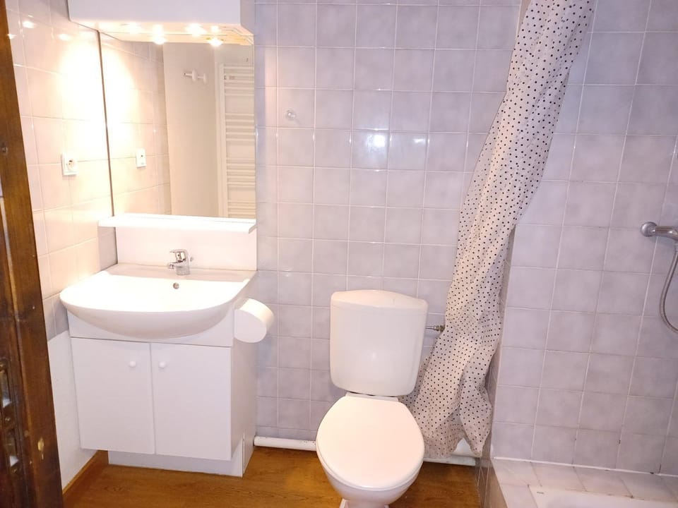Studio 2* pour 4 pers., balcon exposé, WIFI, parking, animaux admis - FR-1-512-108 Apartment in Auvergne-Rhône-Alpes