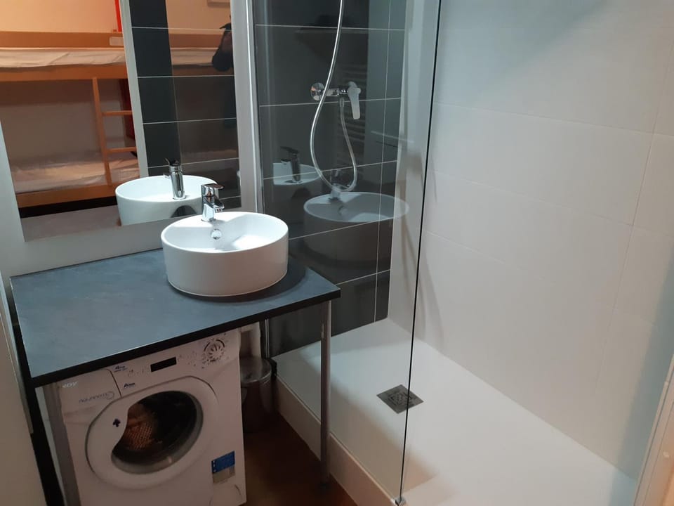 Studio cosy avec balcon sud, WiFi et parking à Brides-les-Bains - FR-1-512-135 Apartment in Les Allues