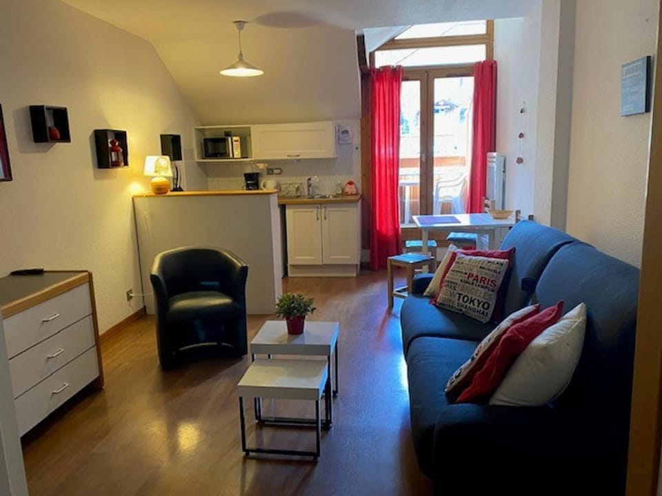 Studio cosy avec balcon sud, WiFi et parking à Brides-les-Bains - FR-1-512-135 Apartment in Les Allues