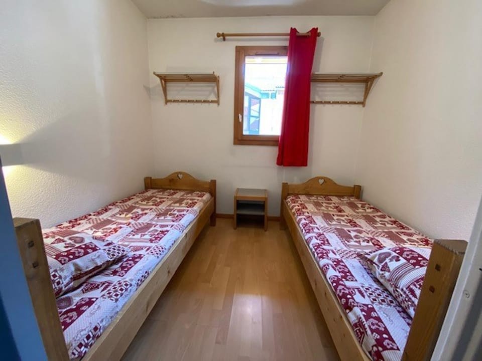 Appartement rénové 5 pers, centre-ville, parking, animaux - FR-1-512-137 Apartment in Les Allues